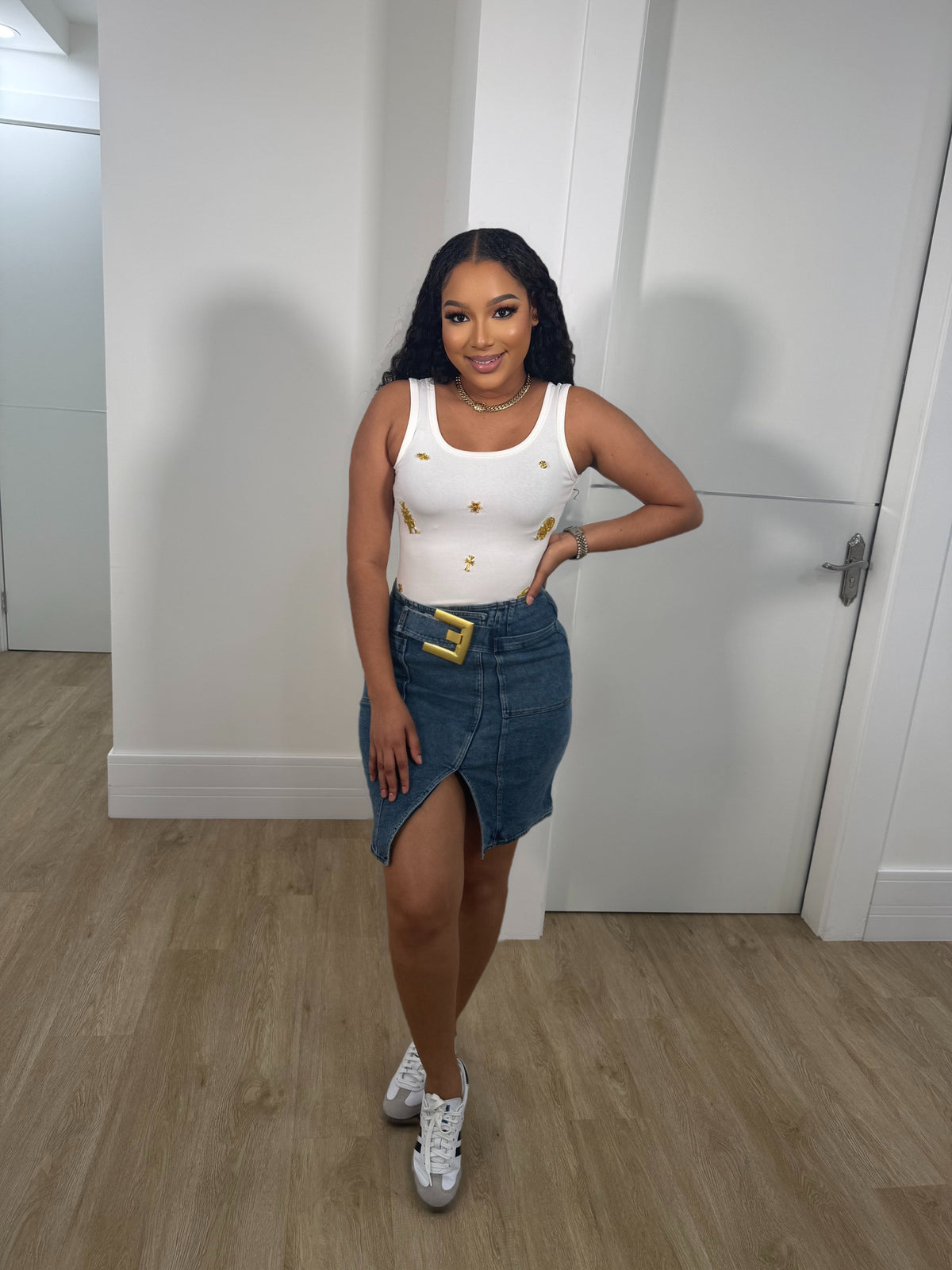 Golden buckle stretch denim skirt